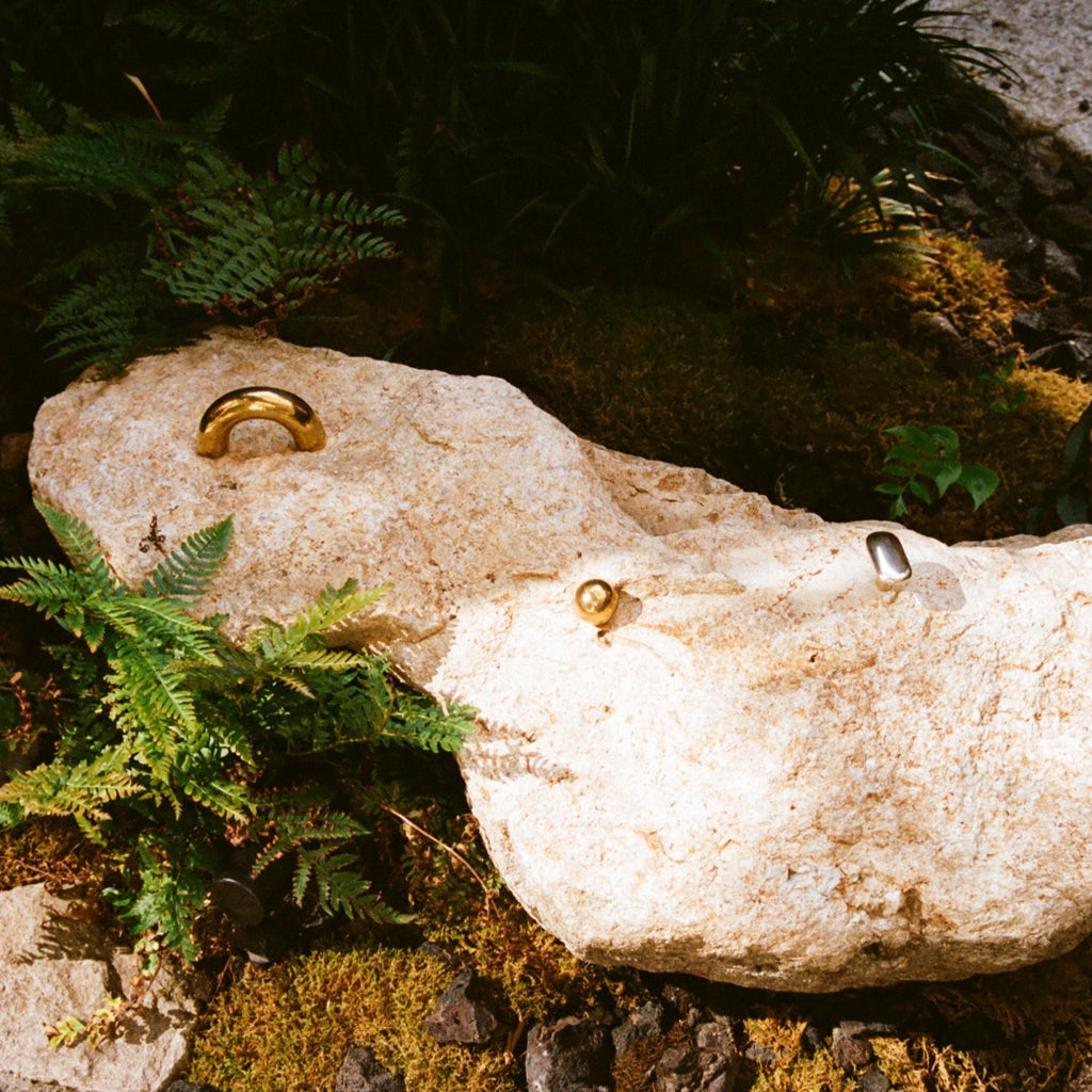 Brass Maha Alavi Cercle medium knob on a rock.