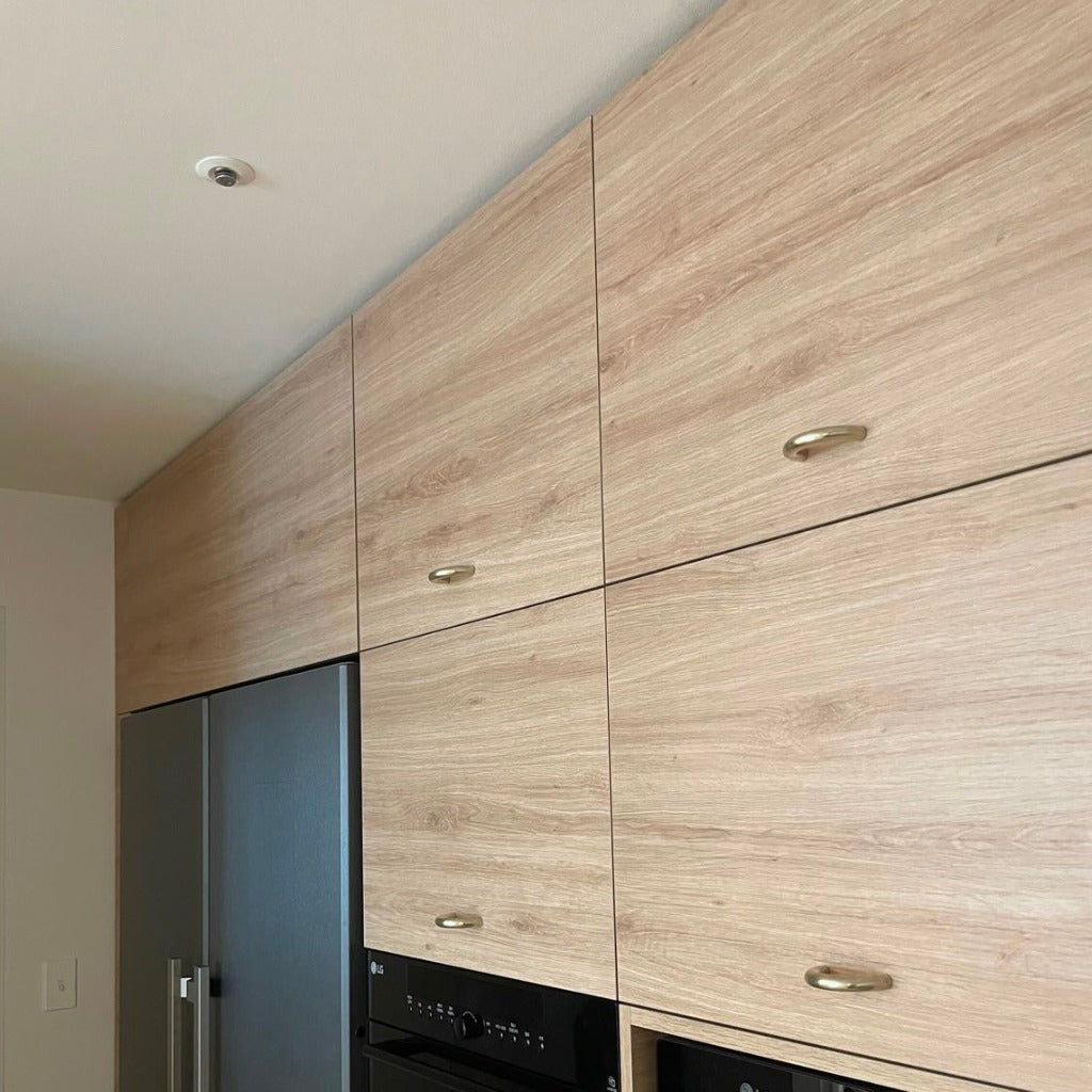 A cabinet fitted with Maha Alavi Cercle thin pulls.