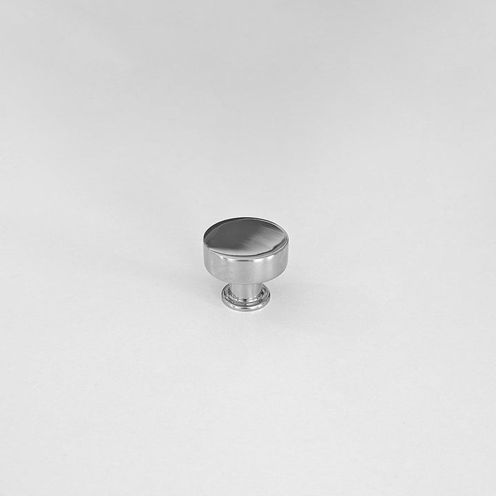 A CBH Charlie Chunky Knob on a white background.