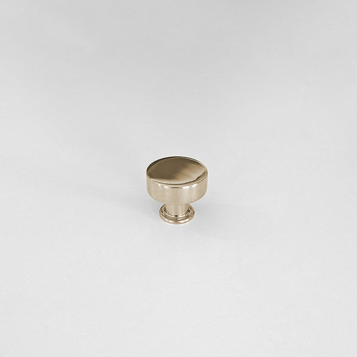 A CBH Charlie Chunky Knob on a white background.