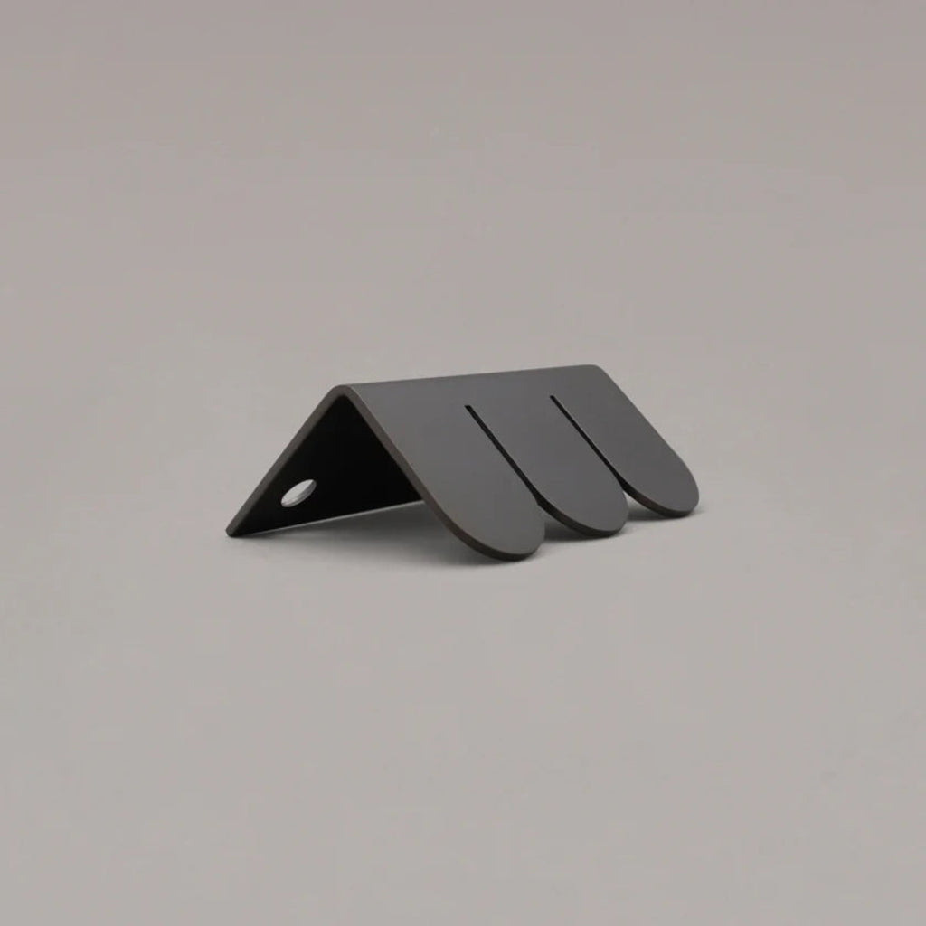 Circe Sweep Edge Pull