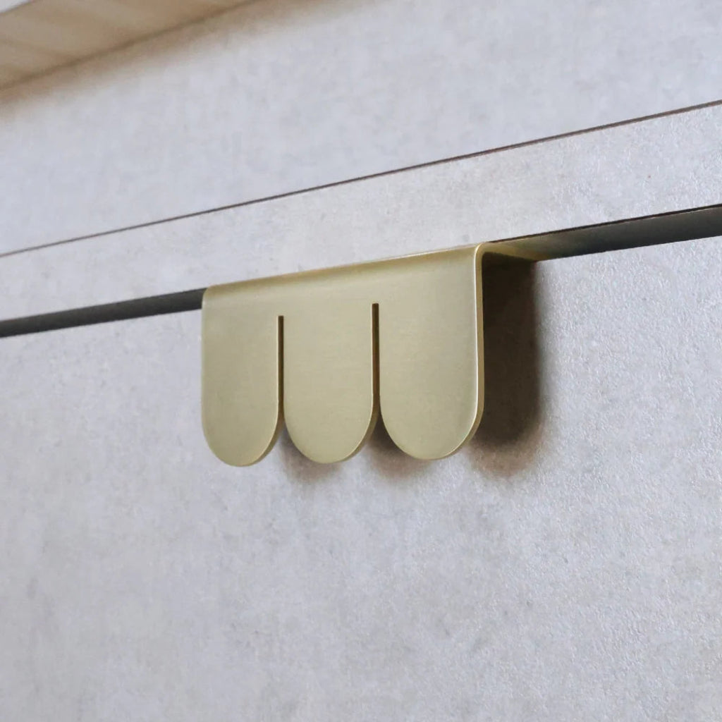 Circe Sweep Edge Pull