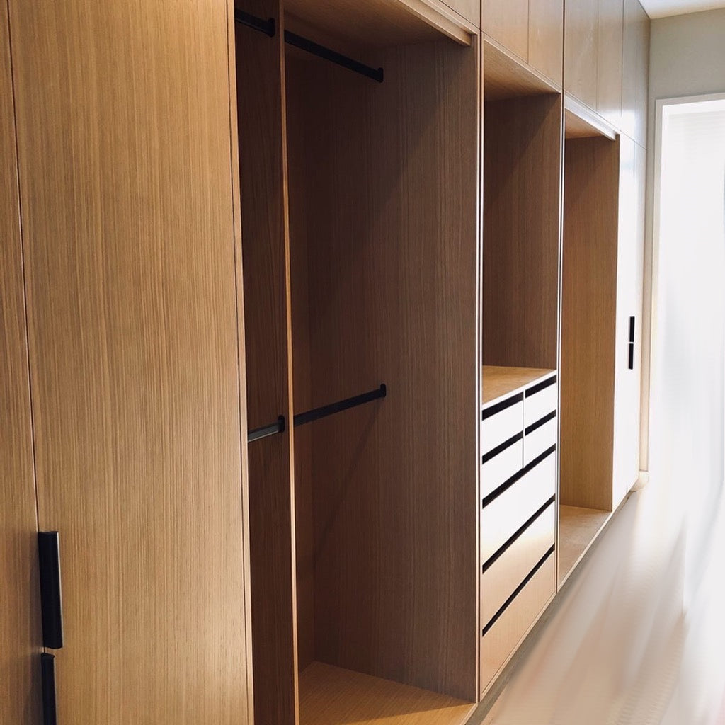 EP02 Leather Edge Pull Closets