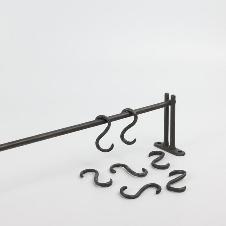 Hanging rail in black