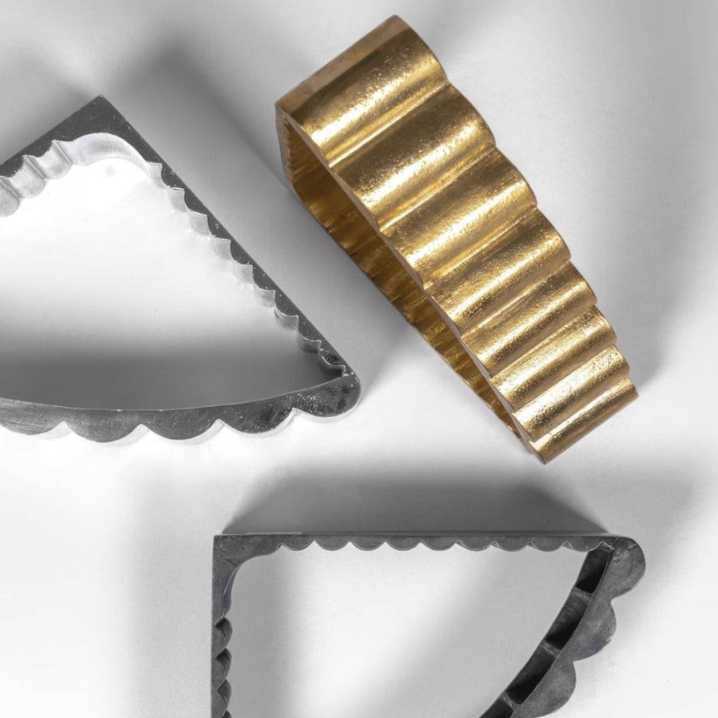 Forme No. 32 Shelf Bracket — Mi & Gei, view 10