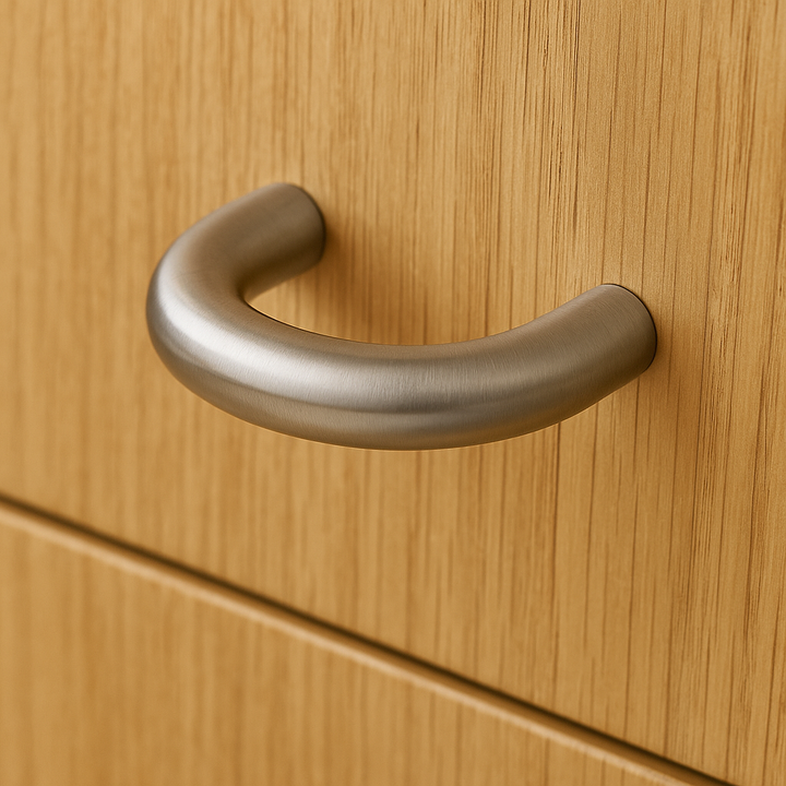 Knud Curved Cabinet Pull