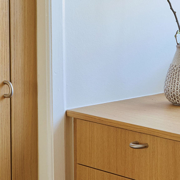 Knud Curved Cabinet Pull