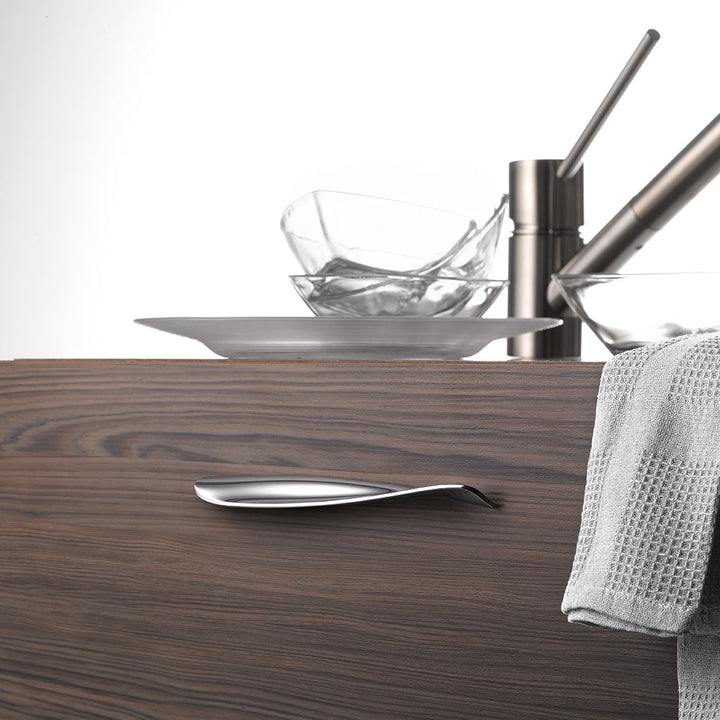 Fluid and minimal cabinet handles from Klodea