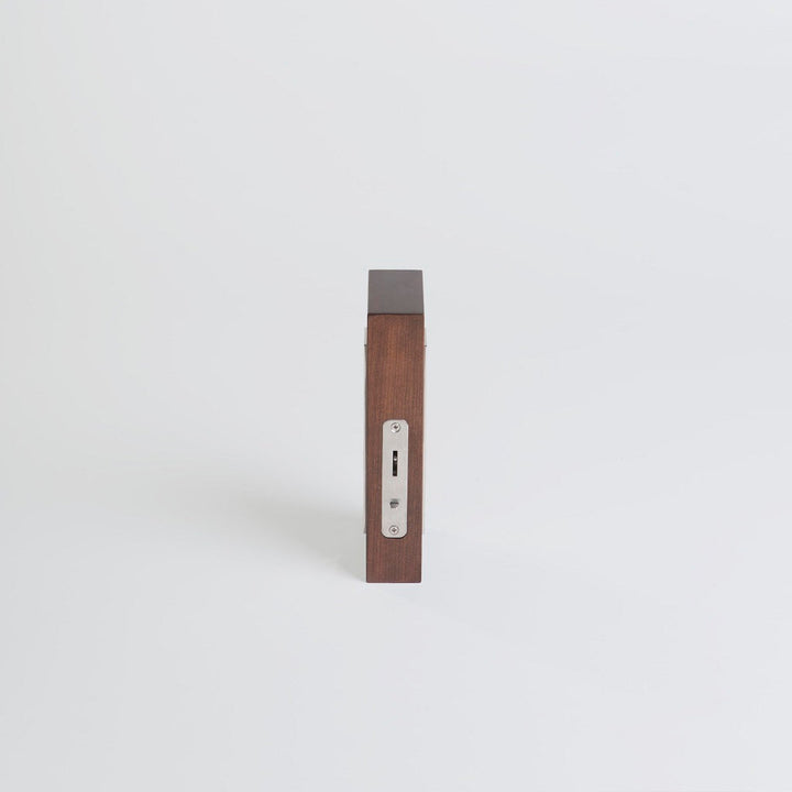 Door latch from the side of the door. Showing latching mechanism.