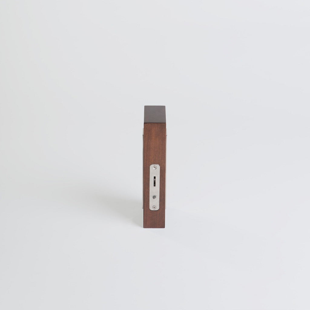 Door latch from the side of the door. Showing latching mechanism.