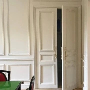 Vervloet Bubbles levers on white panelled double doors.