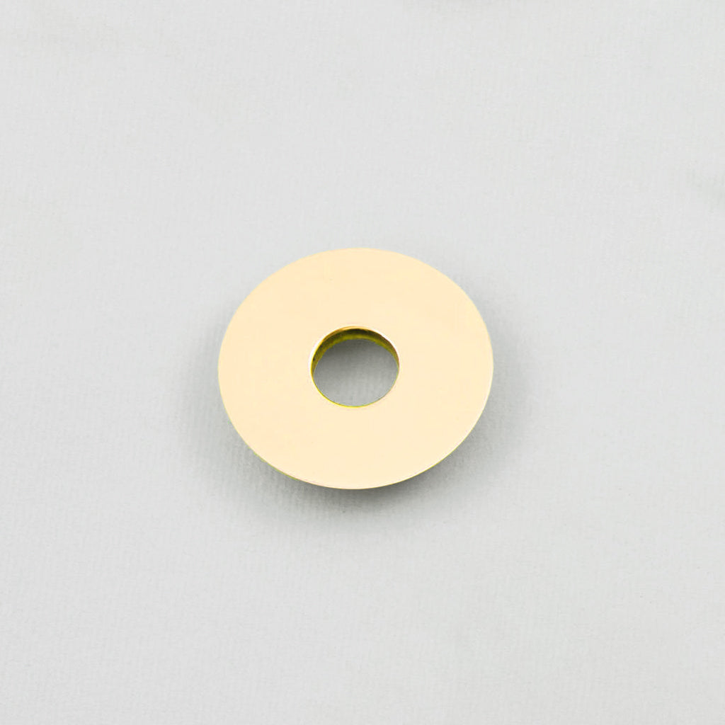 A Maison Vervloet Audrey Door Knob 70, a white object with a hole in the middle of it.