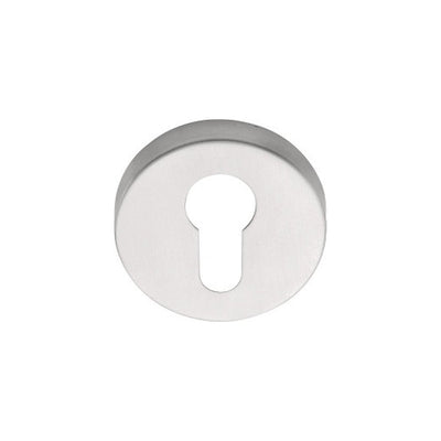 A Formani BASICS LBY50 Cylinder Escutcheon door knob with a keyhole.