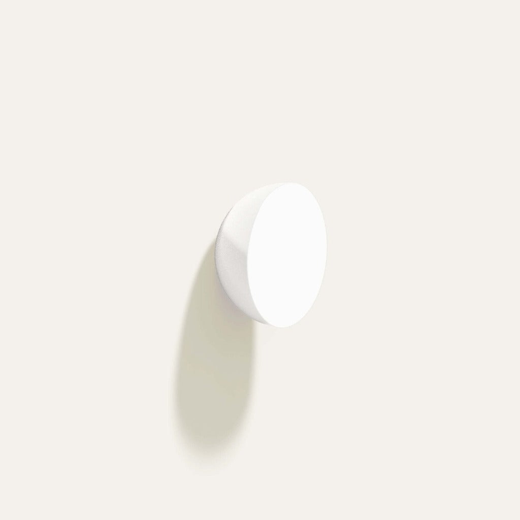 White Maha Alavi Cercle half knob, a flat round disc.