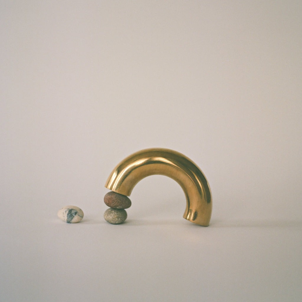 Brass Maha Alavi Cercle thick pull styled with beads.