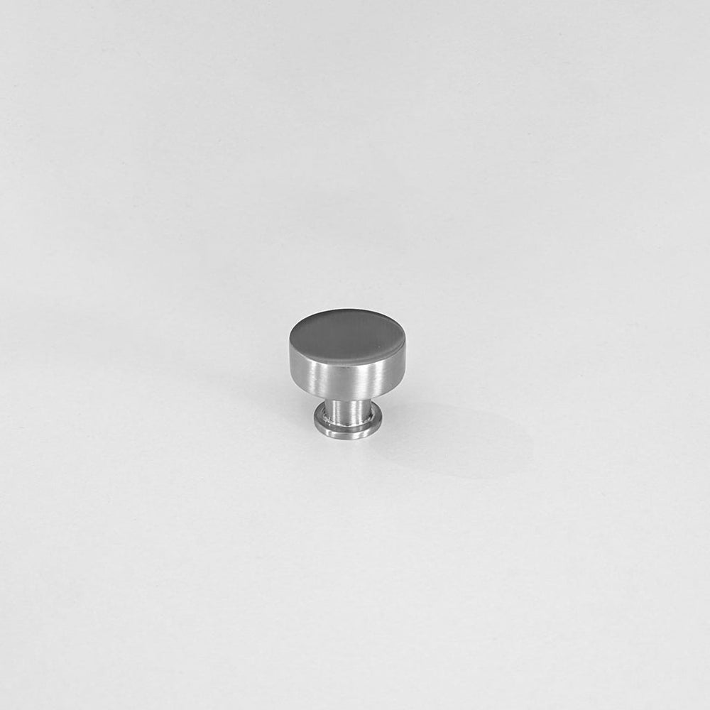 A CBH Charlie Chunky Knob on a white surface.