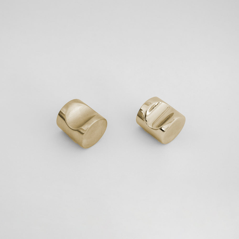Cylindrical knob with groove in Brass Finish