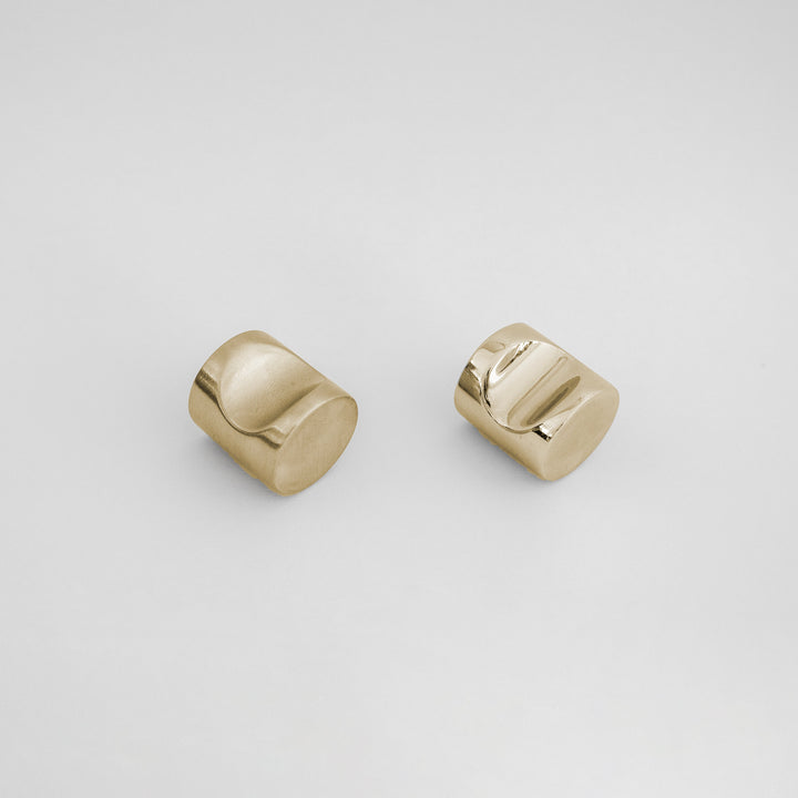 Cylindrical knob with groove in Brass Finish