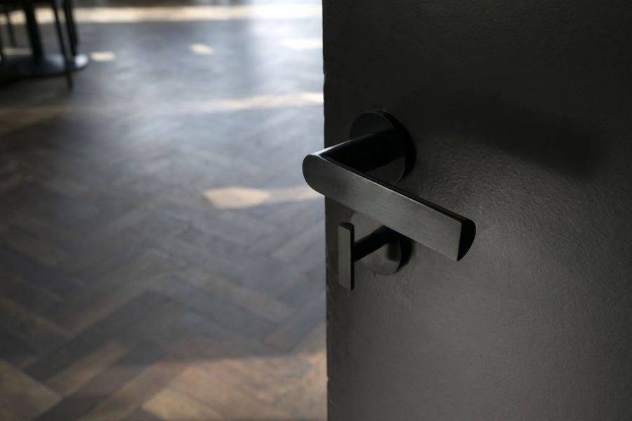 TENSE BB100G lever on rose in satin stainless steel, precision-welded neck and rectangular bar