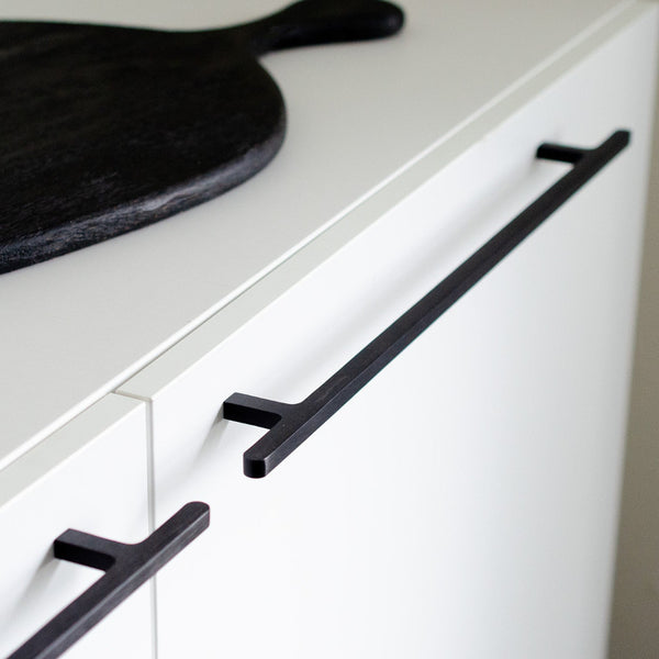 Flat Line Handle — Brushed Stainless Steel / 430 mm (16.93")