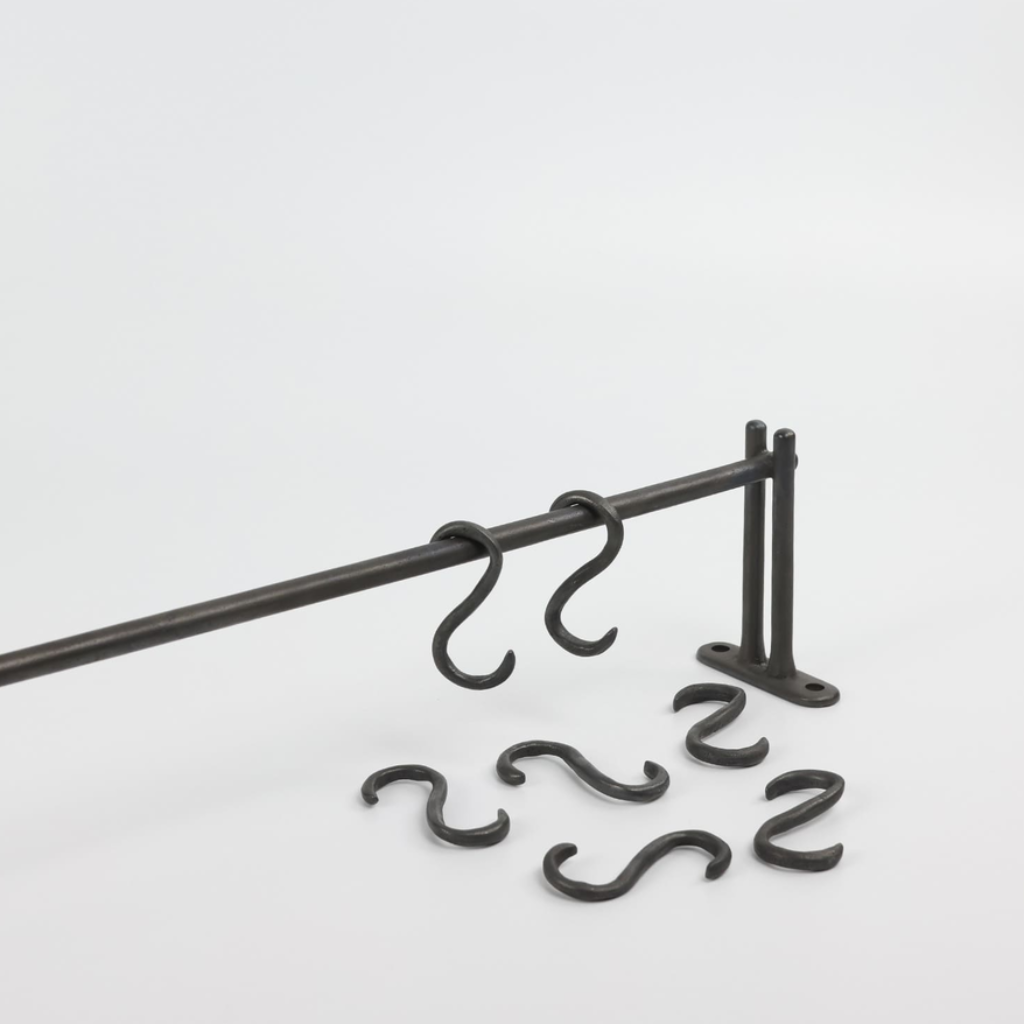 Hanging rail in black 