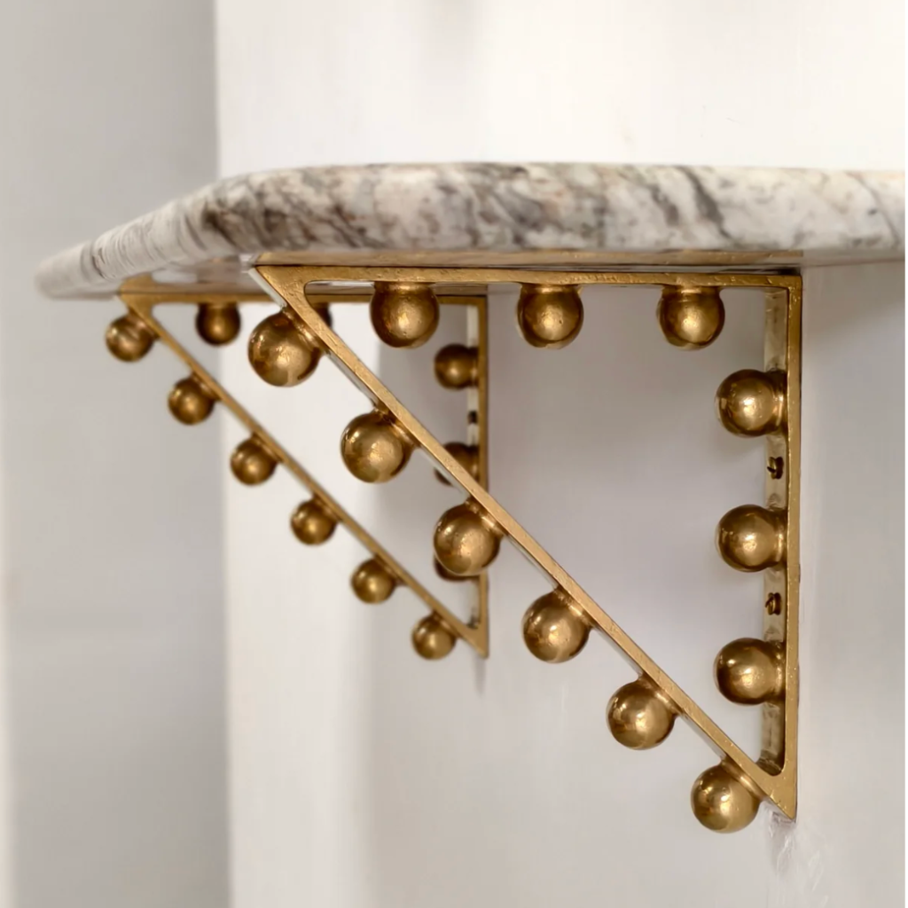 Mi & Gei Forme 30 Shelf Bracket in solid brass. A sculptural triangular design with decorative spheres, combining shelf support with architectural style.