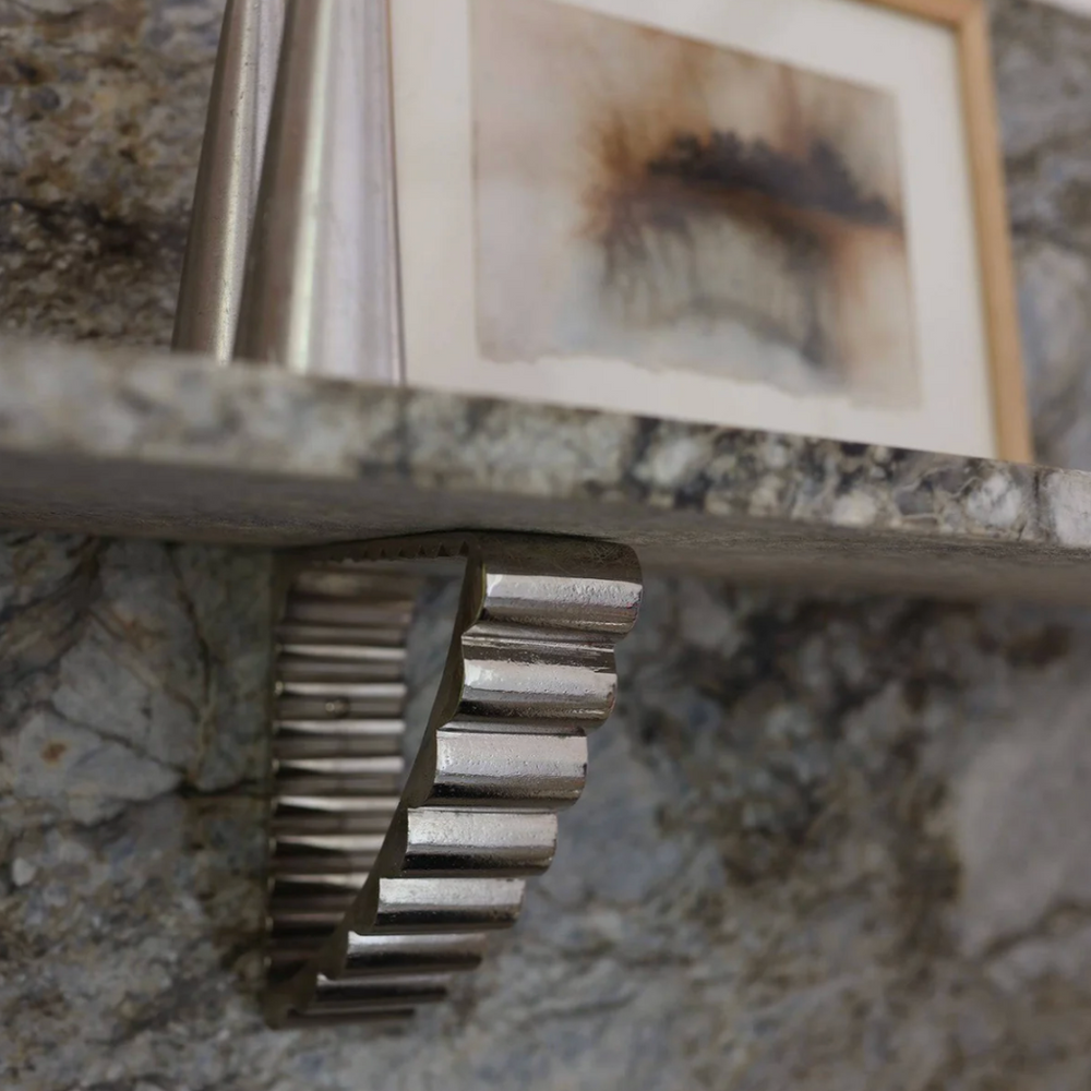 Mi & Gei Forme 32 Shelf Bracket in solid brass. A sculptural wave design that combines reliable shelf support with refined architectural style.