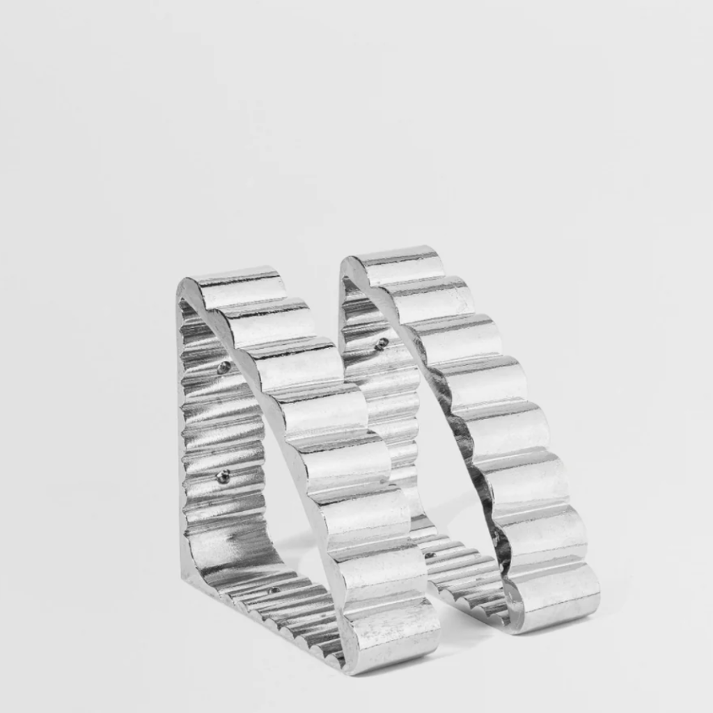 Forme No. 32 Shelf Bracket — Mi & Gei, view 5
