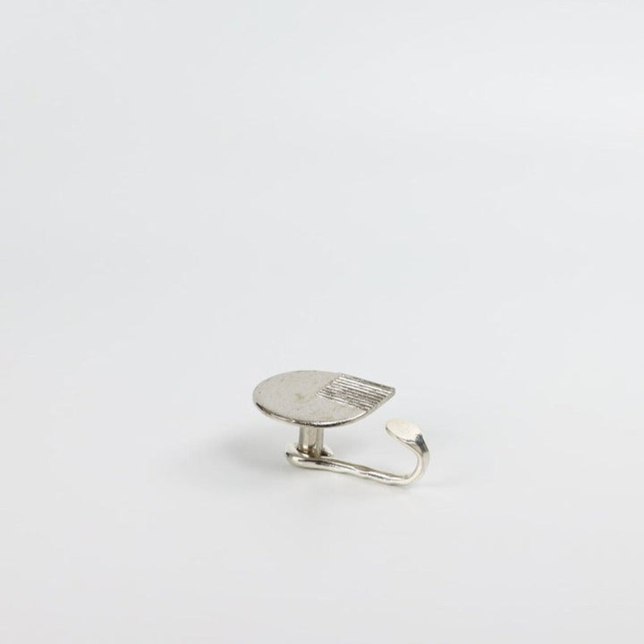 polished nickel finish with hook