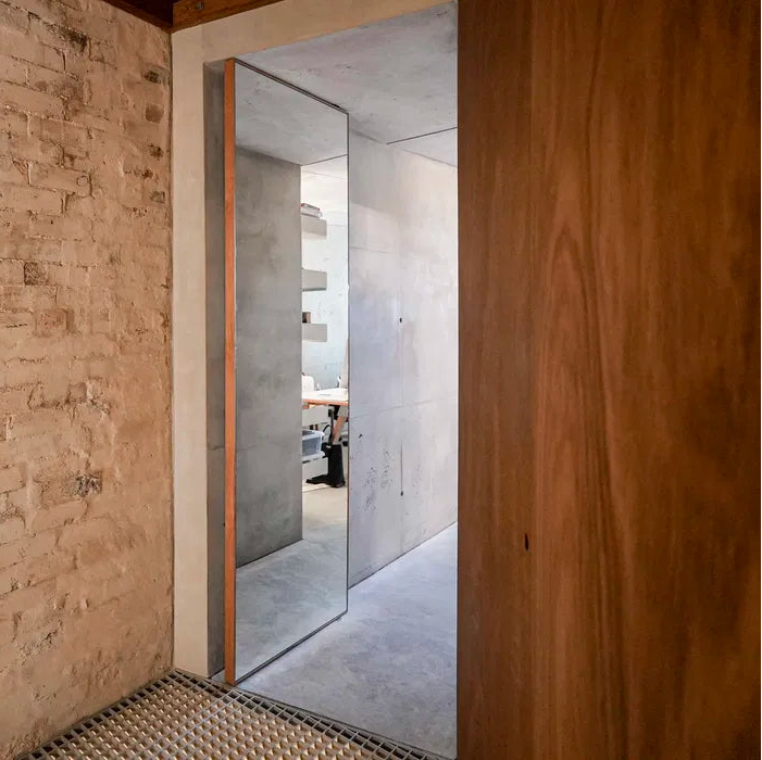FritsJurgens Pivot Hinge System FX: Lightweight Internal Doors with Hold