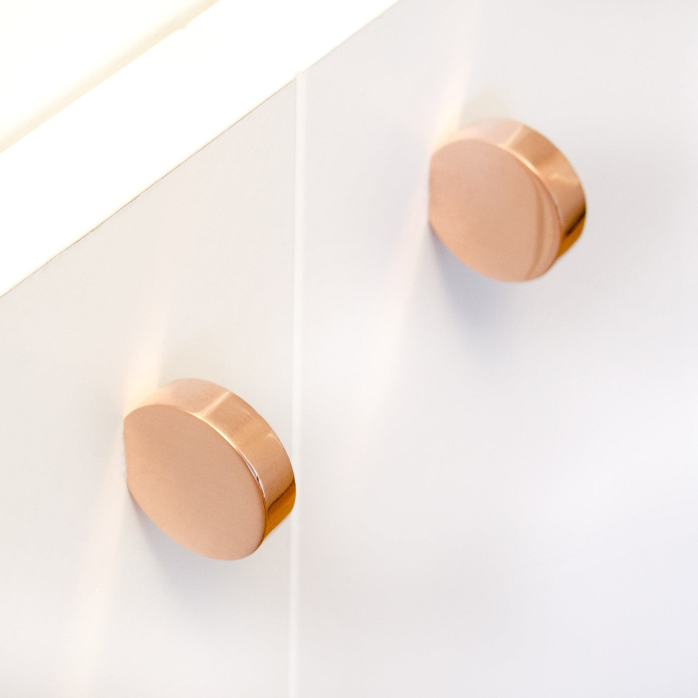 Mini circular knobs mounted vertically. Copper finish.