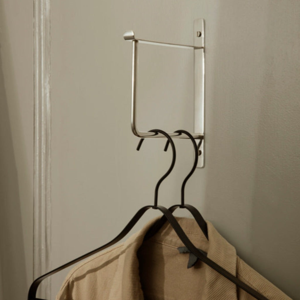 hang rack in stainless steel with clothing hangers 