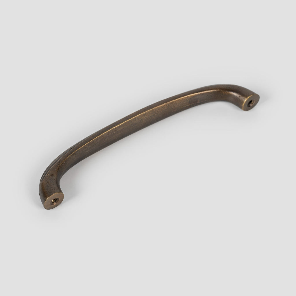 Inspired by Marcel Coard, this solid brass Art Deco pull blends refined geometry with timeless elegance for cabinets, drawers and bespoke furniture.