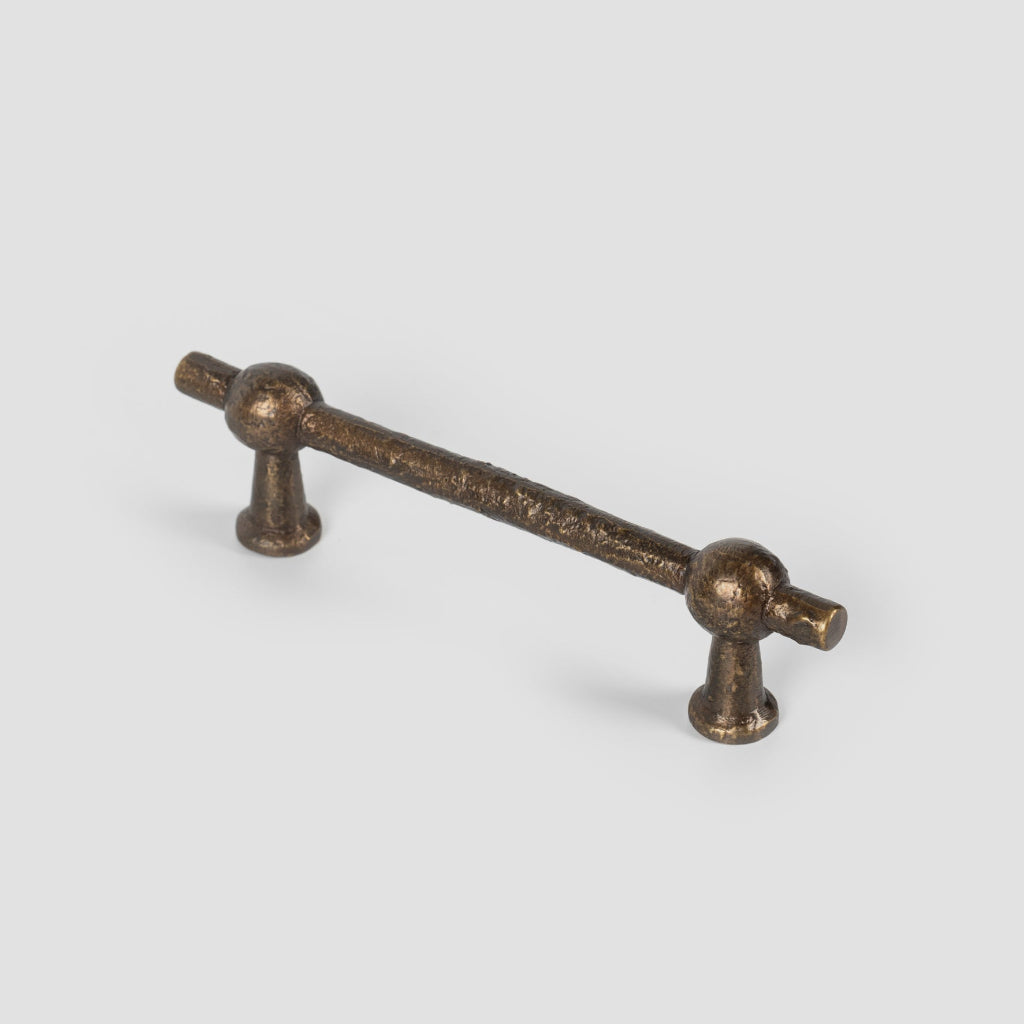 Inspired by Jean Dunand’s Art Deco style, this pull features crisp lines and geometric detail, adding architectural rhythm and refined character to cabinetry.