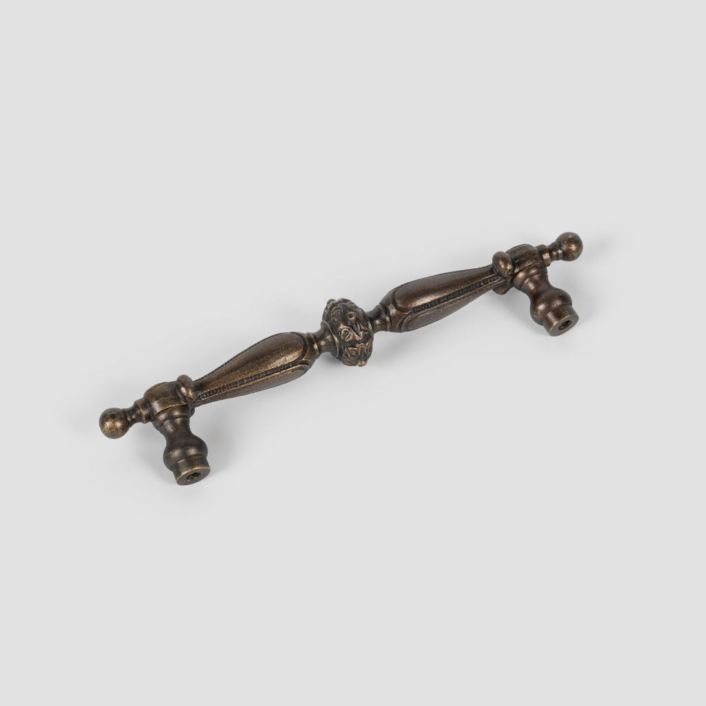 Inspired by Jean-Baptiste-Claude Sené, this solid brass pull brings timeless neoclassical elegance to cabinets, drawers and heritage-inspired interiors.