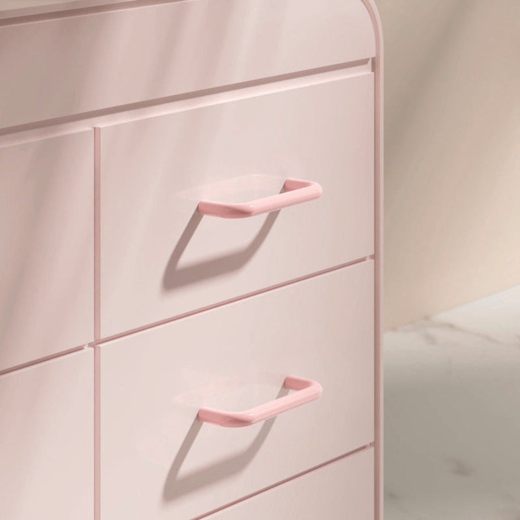HEWI cabinet hardware is functionally designed and characterised by durable quality. Made of high-quality, high-gloss polyamide and available in matt edition.