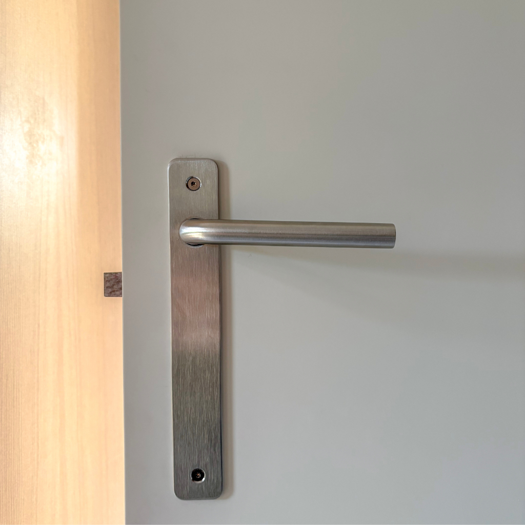 Knud L Door Lever
