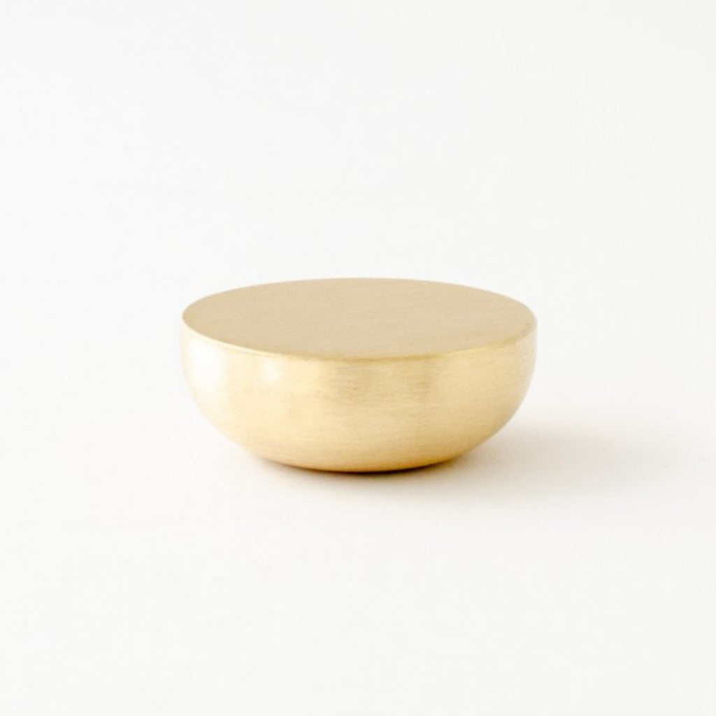 Round knob in brushed brass by Baccman Berglund