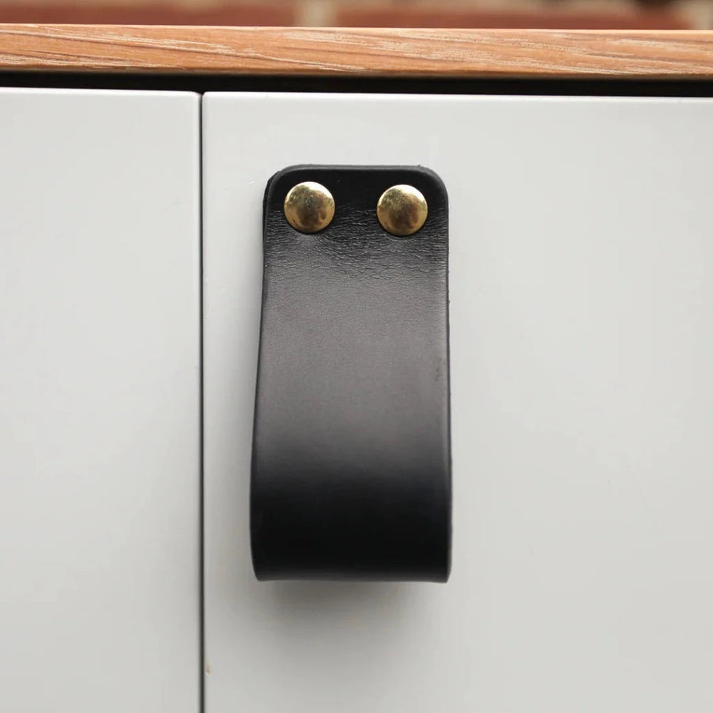 LP01 Smooth Leather Loop Pull