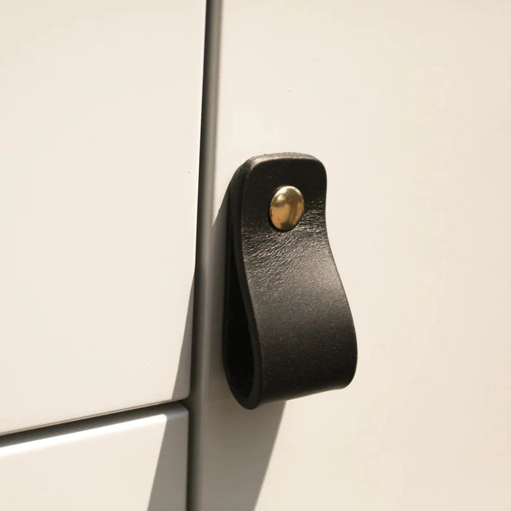 LP02 Smooth Leather Loop Pull