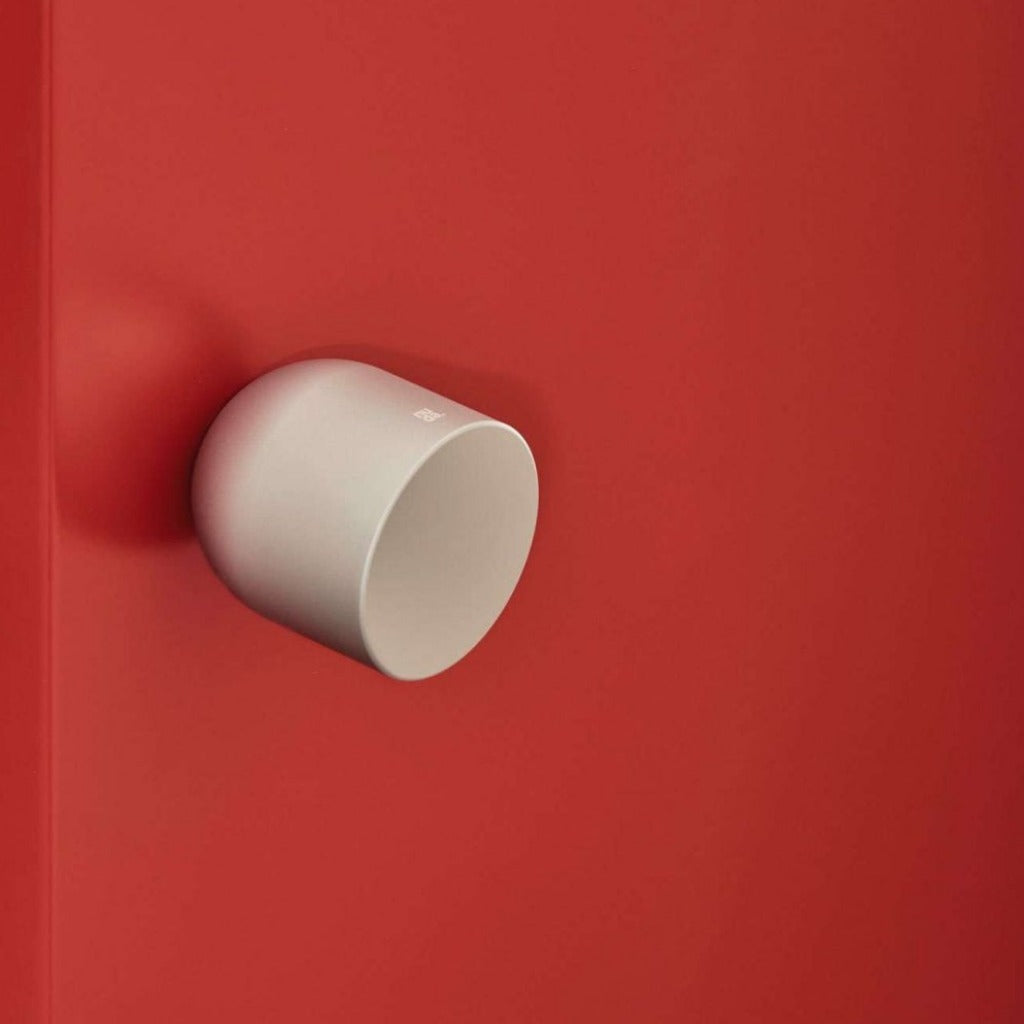 Cylindrical knob installed on door without rose