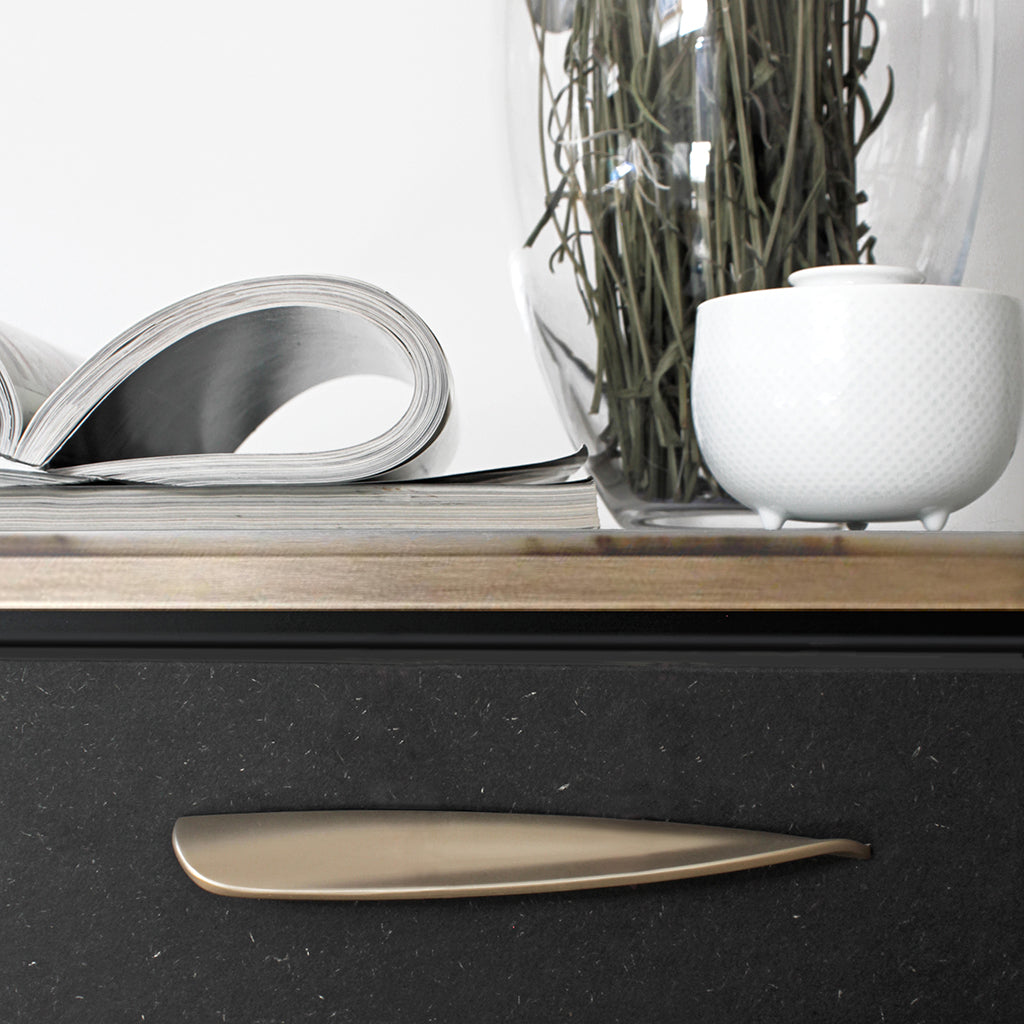 Fluid and minimal cabinet handles from Klodea