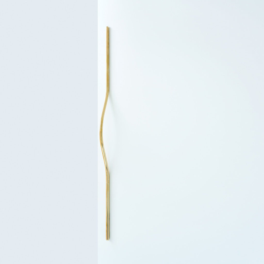 Brass line handle mounted on door