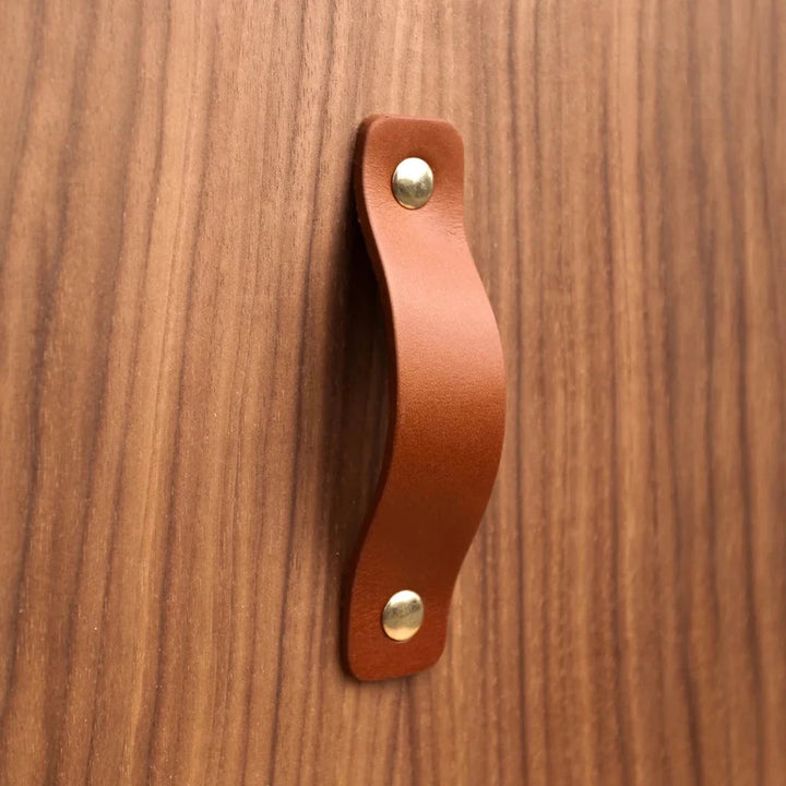 SP02 Smooth Leather Strap Pull