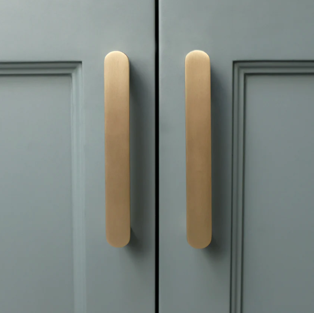 Ribbed cabinet pull in satin brass.