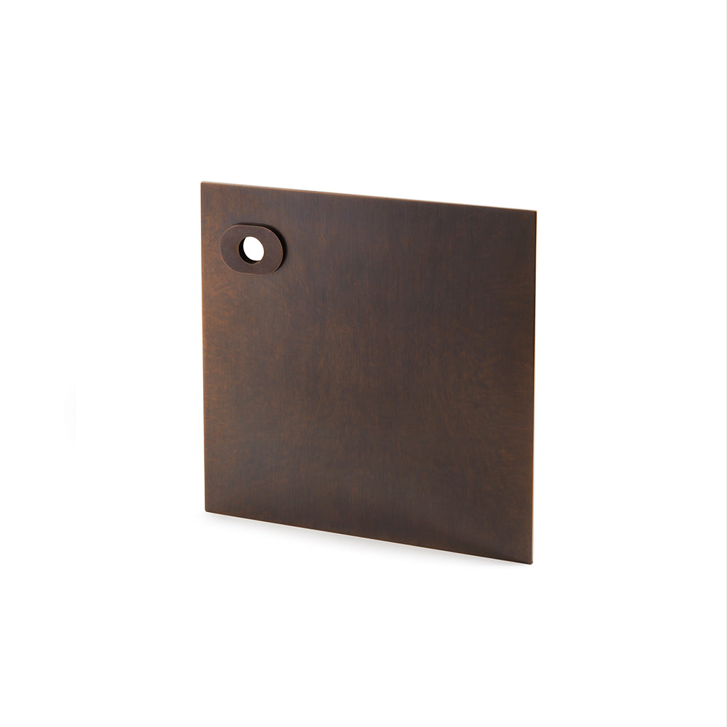 A Maison Vervloet Stardust Smooth Square Backplate with a hole in the middle.