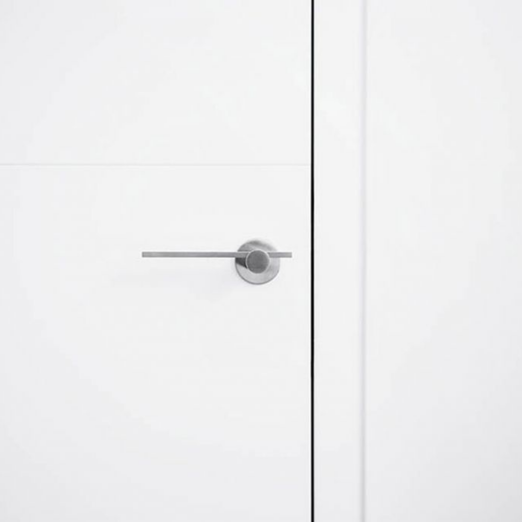 A close up of a Formani TENSE BB100G Door Lever handle.