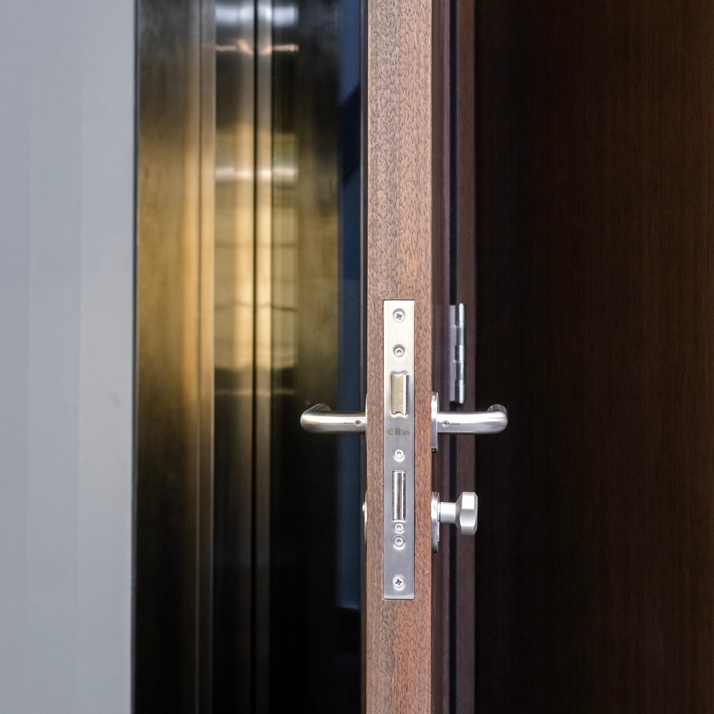 d line Euro Mortise Keyed Entry Sash Lock