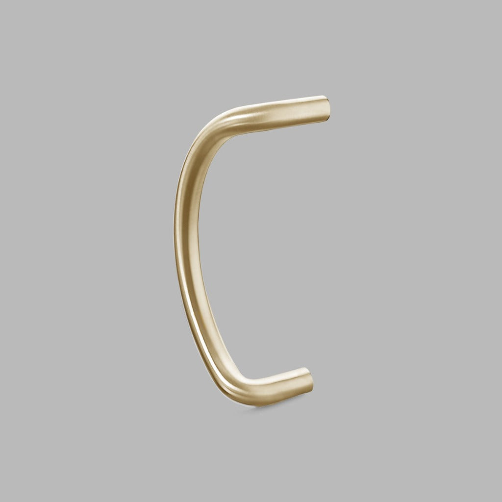 knud curved door pull in satin brass
